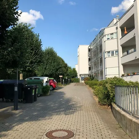 Parkplatz und Balkon - Burberg`s Heimathafen in Wiesbaden Exterior foto