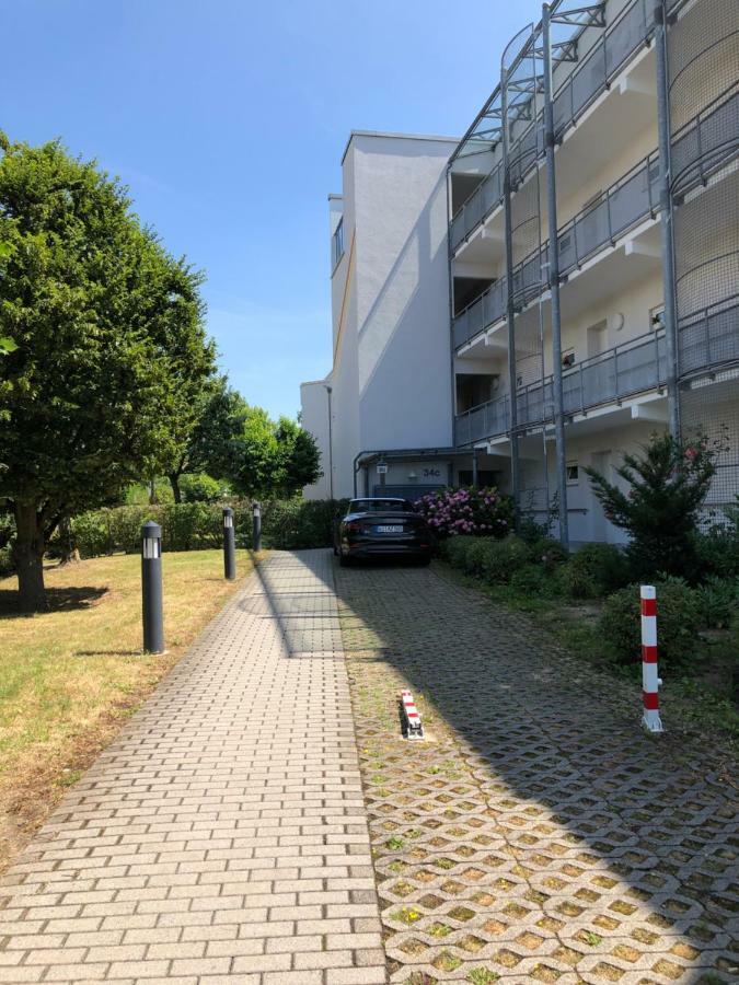 Parkplatz Und Balkon - Burberg`s Heimathafen In * Wiesbaden
